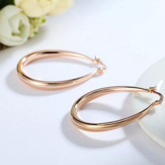 *NEW 18K Rose Gold 1.5'' Oval Hoop Earrings - Picture 1 of 9